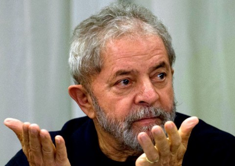 Juiz de Brasília proíbe Lula de deixar o país