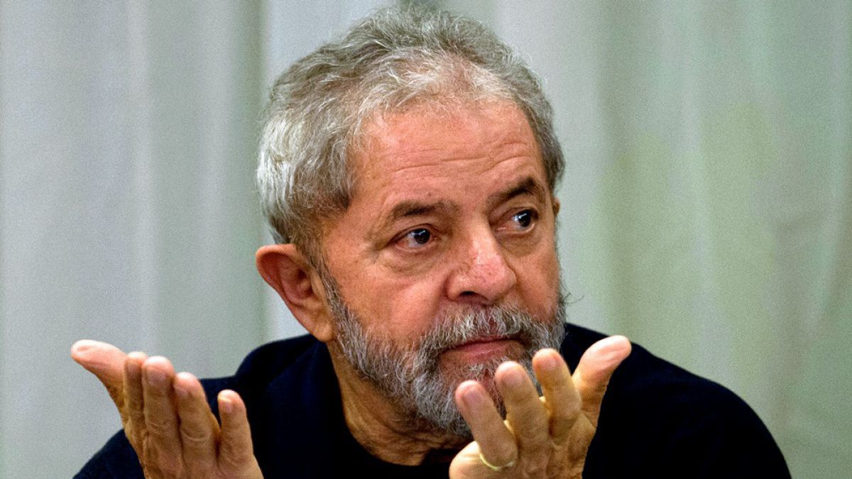 Juiz de Brasília proíbe Lula de deixar o país