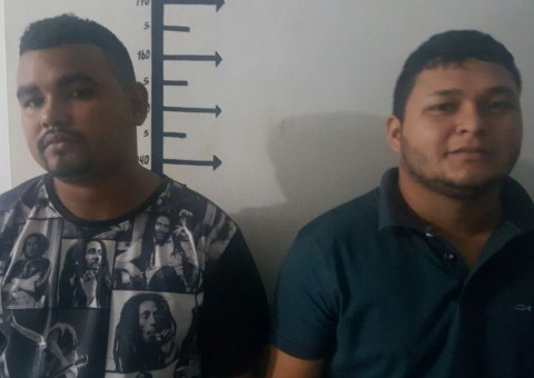 Dupla é presa com 346 trouxinhas de drogas e objetos roubados no Amazonas