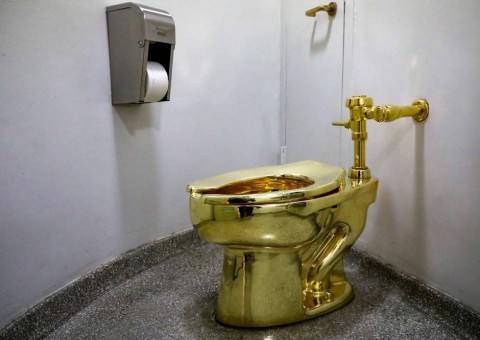 Trump pede quadro de Van Gogh; ganha vaso sanitário de ouro