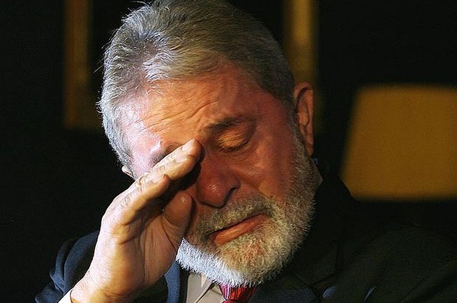 Lula tem passaporte apreendido e está impedido de deixar Brasil