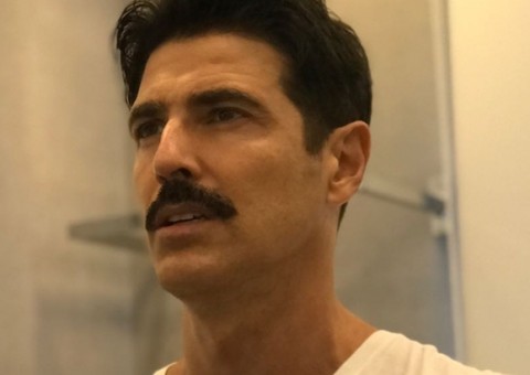 Escândalo: Reynaldo Gianecchini se irrita com repórter e abandona entrevista ao vivo