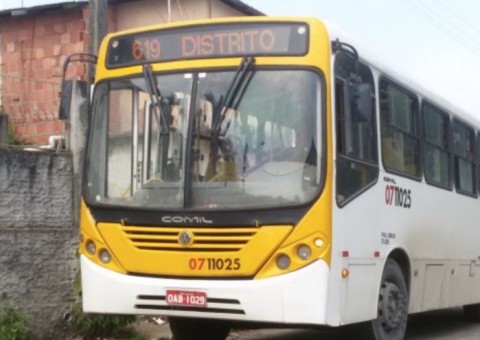 Jovem é preso suspeito de assaltar ônibus e esfaquear passageiro em Manaus