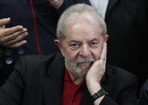 Defesa de Lula promete entregar passaporte de petista hoje em SP