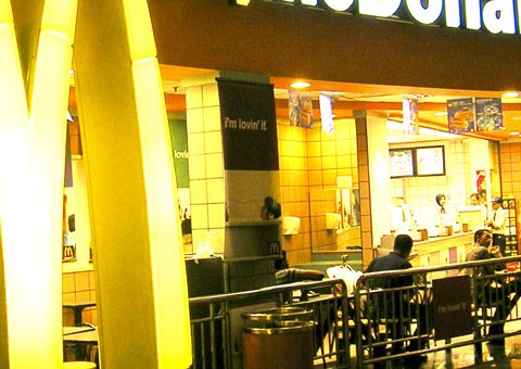 Rede de fast-food oferece vagas de emprego em Manaus