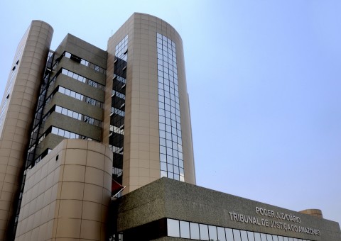 Justiça decide que amazonense reprovado no ensino médio ingresse na UEA