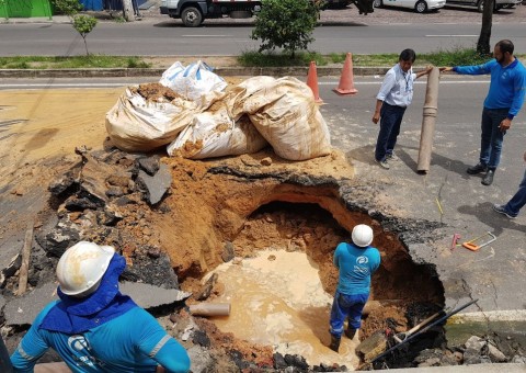 Arsam cobra agilidade da Manaus Ambiental em vazamento na Avenida SIlves