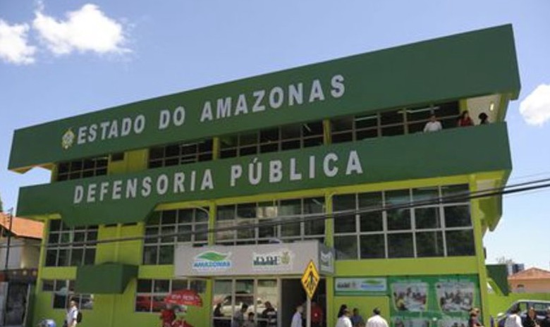 Defensoria entra com ação de danos morais contra policial militar por injúria racial 