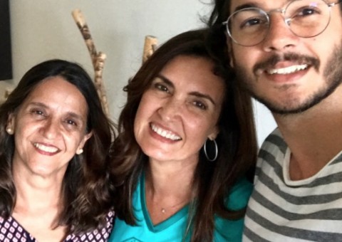 Fátima Bernardes almoça com família do namorado após suposta rejeição de sogra