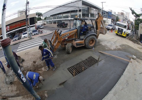Prefeitura soluciona rompimento de drenagem causado por ligações clandestinas