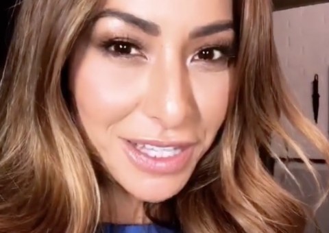 Sabrina Sato ostenta corpo espetacular em foto com seio à mostra: 'que tiro'