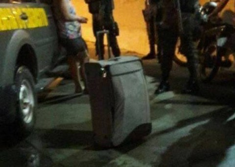 Mulher confessa que estrangulou o marido e transportou corpo em mala no Rio