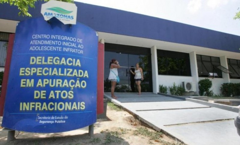 Adolescentes são apreendidos suspeitos de assaltar ônibus em Manaus