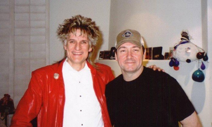 Irmão de Kevin Spacey revela estupros de pai e conta que ator e mãe 'eram como amantes'