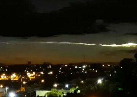 Céu é iluminado por forte clarão e assusta moradores do Acre