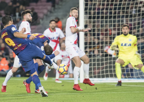 Coutinho é titular, Messi e Suárez brilham e Barcelona bate Alavés de virada