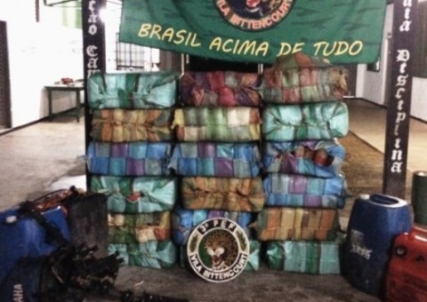 Exército apreende quase uma tonelada de drogas em embarcação no Amazonas