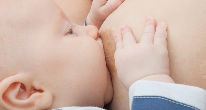 Quem está amamentando não pode tomar café. Conheça outros mitos