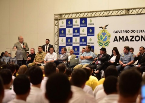 Aprovados em concurso da Polícia Civil de 2009 começam curso de formação