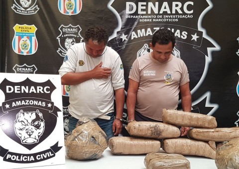 Comandante e prático são presos em barco que transportava 10kg de drogas para Manaus