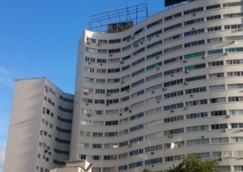 Casal encontra câmera escondida em apartamento alugado no Airbnb