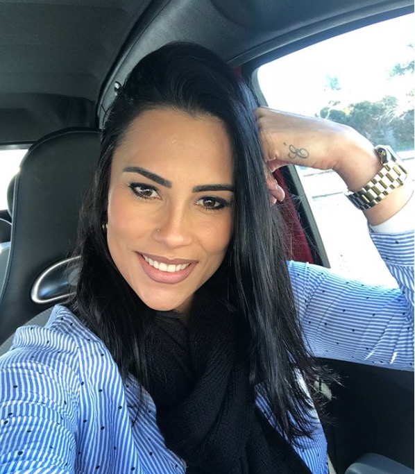 Ex-BBB Kelly está grávida de português que conheceu em reality