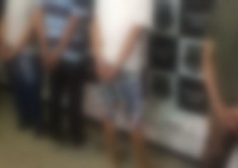 Grupo suspeito de roubar residência é preso com armas e drogas em Manaus