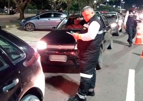 Mais de 400 motoristas são multados durante operação do Detran no Amazonas