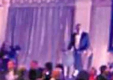 Homem se vinga  de noiva exibindo vídeo de traição na festa de casamento