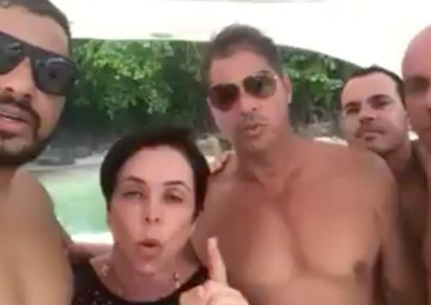 Em passeio de lancha, Cristiane Brasil se defende de ações trabalhistas