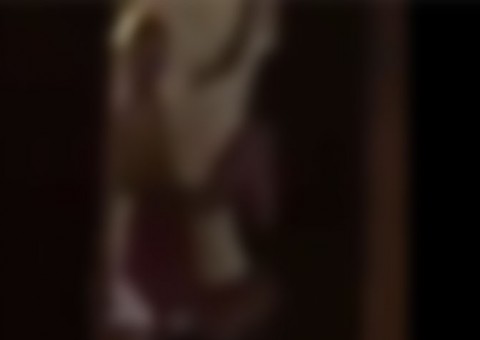 Mulher 'desce o pau' ao flagrar namorado com amante e algo inacreditável acontece