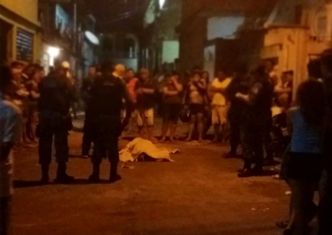 Mãe pede para filho retornar após fugir de casa, mas é morto a tiros em Manaus