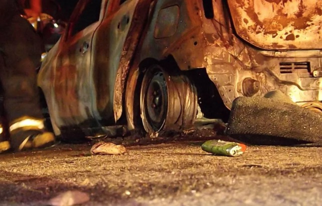 Em Manaus, carro é encontrado em chamas após ser roubado