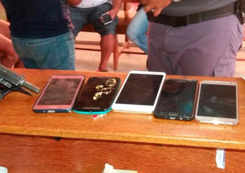 Trio é preso suspeito de roubar celulares e jóias no Amazonas