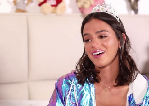 Bruna Marquezine chora em entrevista ao ver mensagem surpresa de Neymar
