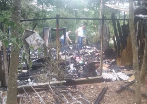 Homem é preso por atear fogo na casa da ex e matar 11 cachorros