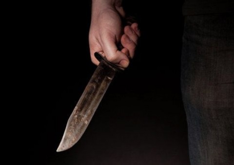 Mulher é atacada com nove facadas um dia após denunciar namorado 