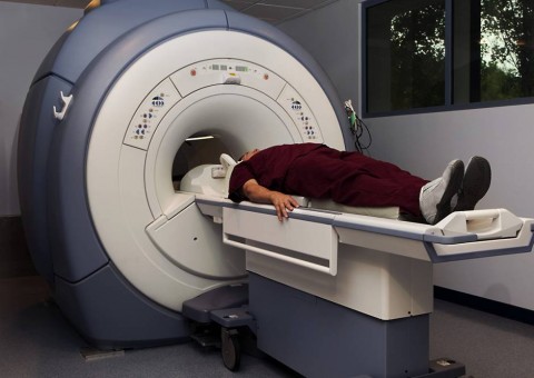 Homem morre após ser sugado por máquina de ressonância magnética