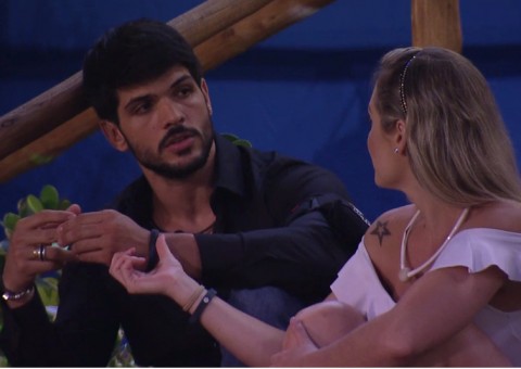 BBB18: Lucas tem conversa franca com Jéssica: 'Estou sozinho'