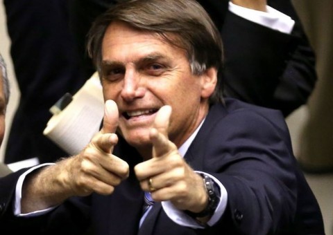 Sem Lula, Bolsonaro lidera pesquisa de intenção de votos