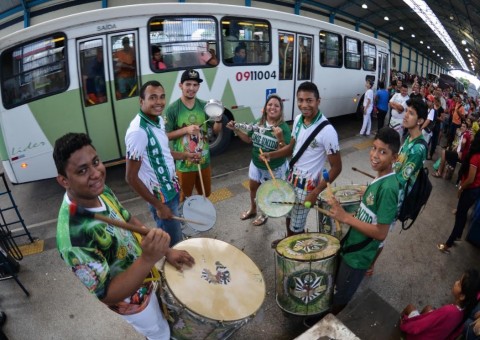 Projeto Além da Passarela leva escolas de samba para terminais de ônibus