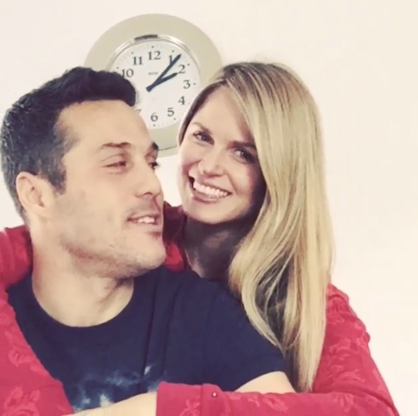 Após desabafo de Susana Werner, Julio César curte festinha rodeado de mulheres