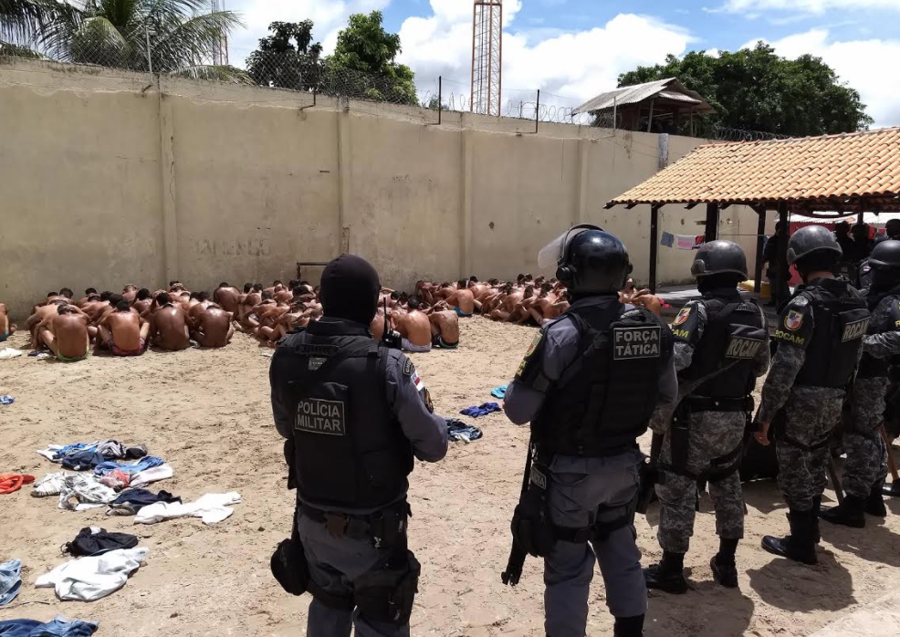 No Amazonas, polícia faz revista em prisão e descobre esquema de detentos