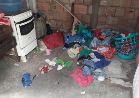 Abandonadas, crianças famintas são resgatadas em casa com ratos mortos e sujeira em Manaus