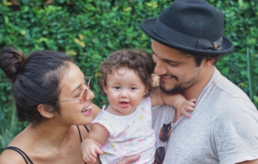 Criando filha com Bruno Gissoni, Yanna Lavigne revela estado civil 