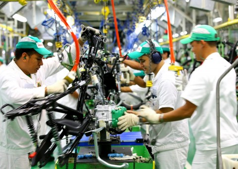 Produção industrial volta a crescer, depois de três anos de queda