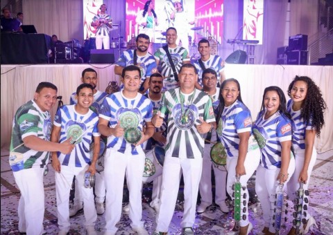 CarnaCia movimenta shopping em Manaus