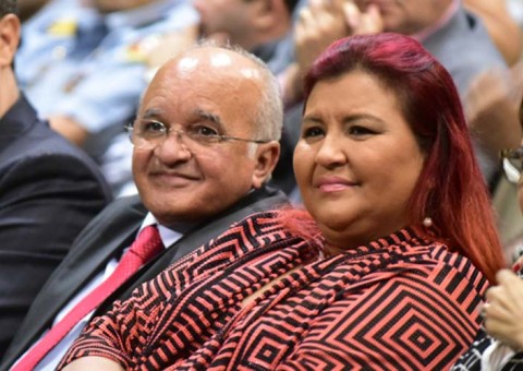 Juíza decide que José Melo e Edilene não podem ficar livres