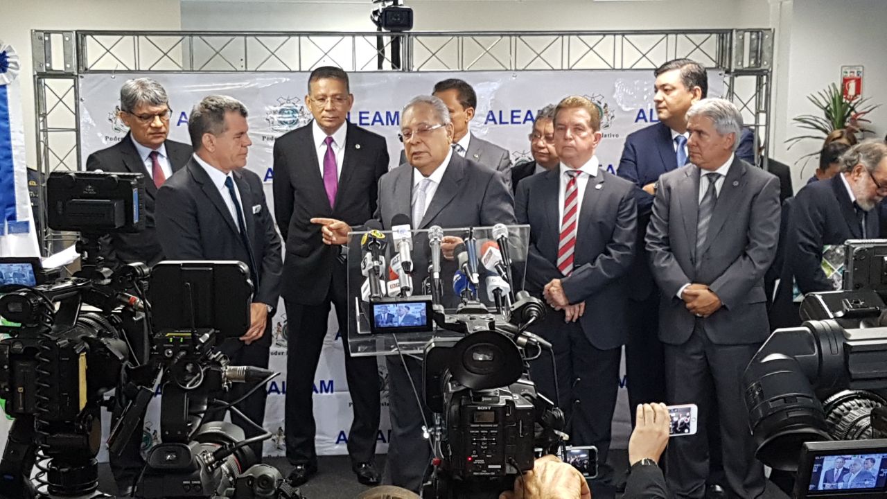 Governo anuncia pagamento de auxílio-fardamento para PMs e bombeiros do Amazonas