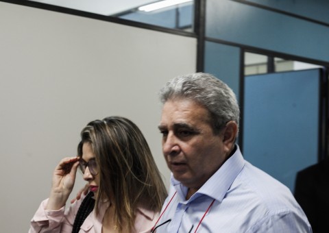 Médico suspeito de mutilar mulheres nega que cirurgia tenha causado morte de paciente